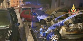 Catanzaro, nella notte sei auto distrutte dalle fiamme nel quartiere Gagliano