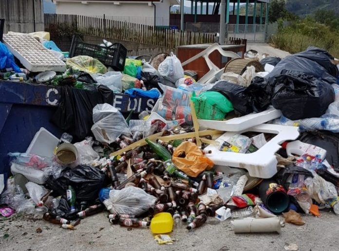 Verbicaro, inutile stangata Ue per le discariche: all'isola ecologica è sempre peggio